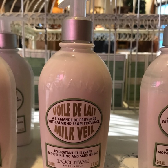 Meet your Posher, Erica - Picture 3 of 3